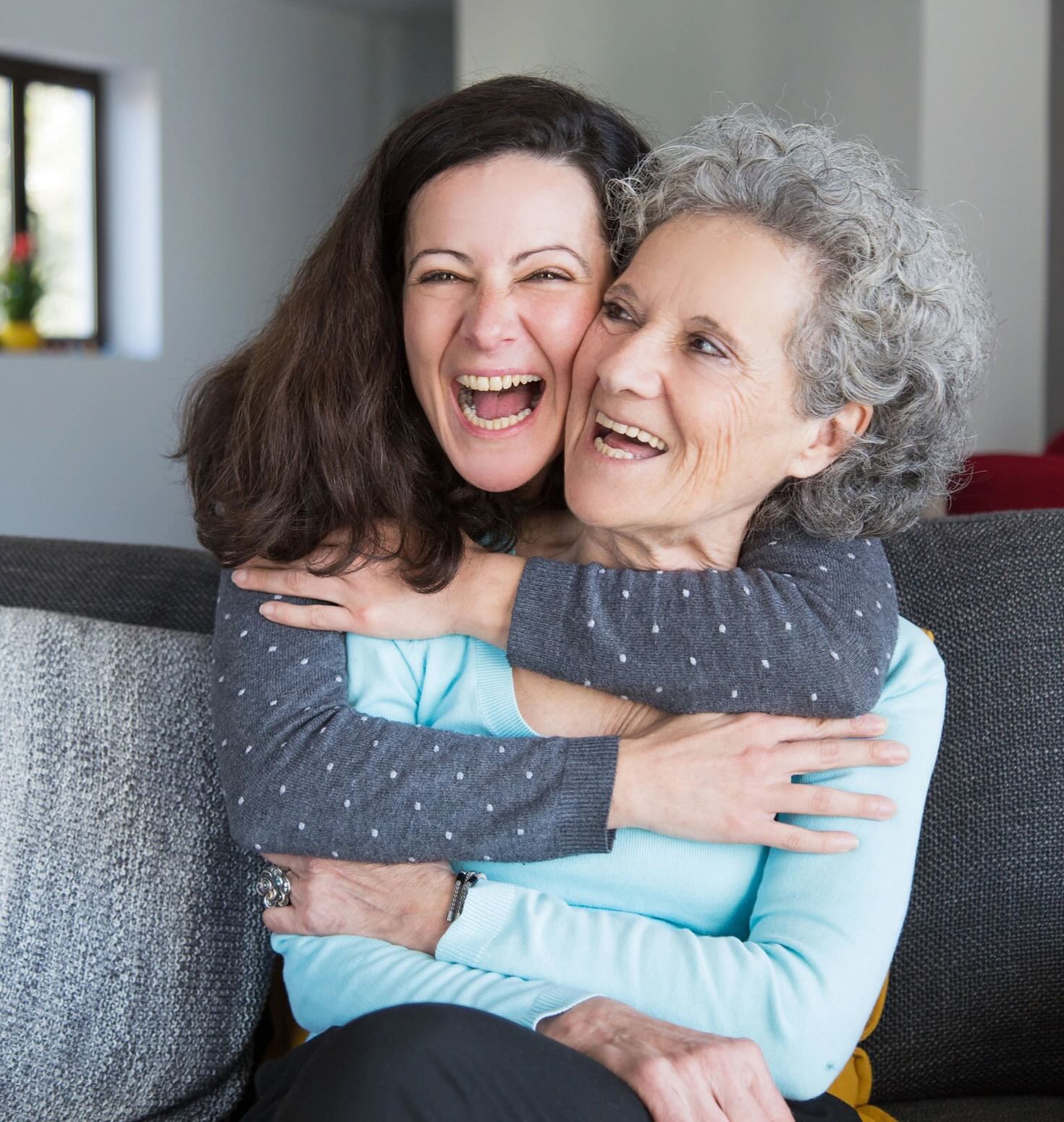 1 daughter hugs her mother after selling gold.jpg